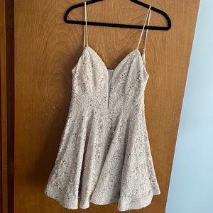 Windsor homecoming dress size 5, color cream with sequins